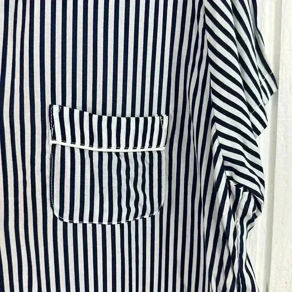 Splendid Women’s Blue & White Striped Short Sleeve Pajama Style Top Size L NWT - Picture 3 of 9